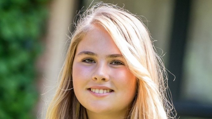 Amalia d’Olanda compie 18 anni: il regalo diverso che la rende un esempio