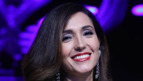 Caterina Balivo accende le feste: il look di Natale in rosso è superlativo