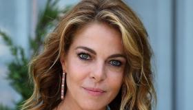 Claudia Gerini, i 50 anni dell’attrice dalla bellezza senza tempo