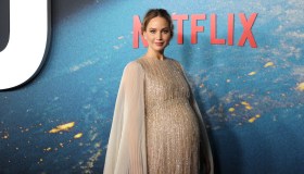 Jennifer Lawrence mostra per la prima volta il pancione. E risplende