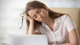 Narcolessia, cosa la causa e i campanelli d’allarme. Parla il Prof. Plazzi