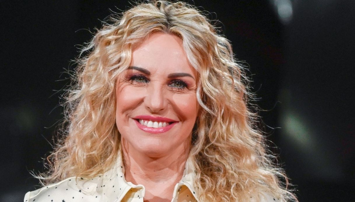 Sanremo 2022, cosa accade se Amadeus risulta positivo al Covid