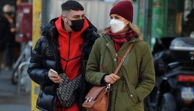 Martina Colombari scortata da un bellissimo bodyguard: suo figlio