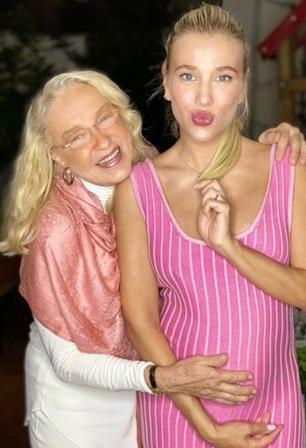 Clizia Incorvaia risponde alle critiche su Instagram con stile
