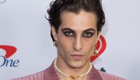 Damiano dei Måneskin ancora oltre: il look che ha stregato gli USA (e pure noi)