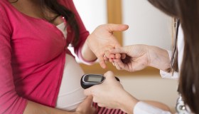 Come comportarsi a tavola per ridurre il rischio di diabete gestazionale