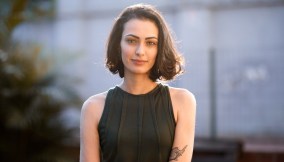 donna si taglia i capelli quando si lascia