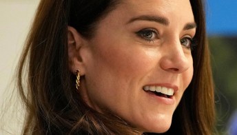 Kate Middleton sfida la Regina con l’abito leopardato ma è un fallimento