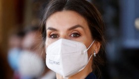 Letizia di Spagna cede a un nuovo piercing: attimi di imbarazzo
