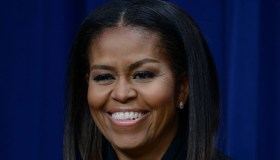 Michelle Obama, la classe non è acqua: festeggia i 58 anni al naturale