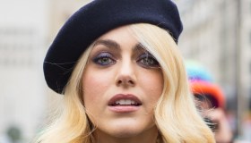 Miriam Leone: con il look da diva conquista Parigi