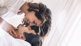 Ossitocina: cos’è, a cosa serve nella sessualità e come stimolare l’ormone dell’amore