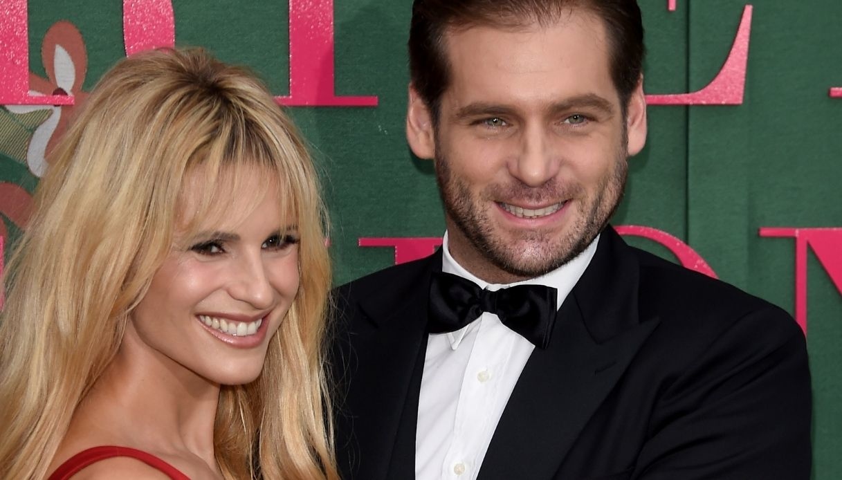 Hunziker bacia Ramazzotti: la reazione di Trussardi che dice tutto