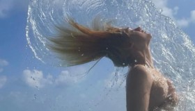 Miriam Leone, luna di miele da sogno alle Maldive: tra bikini e topless