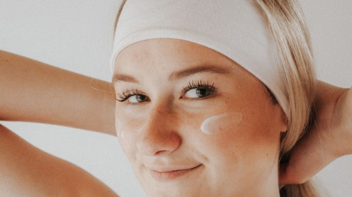 Skincare routine sera: passaggi base per prenderti cura della pelle prima di dormire