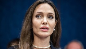 Angelina Jolie, il suo castello va all’oligarca russo. Ma il cuore batte per l’Ucraina
