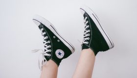 Sneakers, i modelli iconici indossati dalle celebs 👟