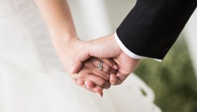 L’amore più forte delle bombe: coppia ucraina si sposa nel primo giorno di guerra