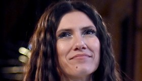 Sanremo 2022, Elisa: quelle lacrime prima dell’esibizione. Vince con l’umanità