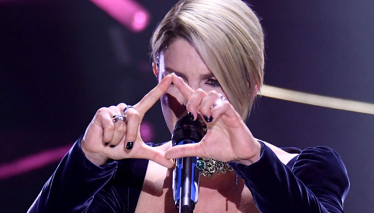 Da “Papalina” ai gesti simbolici sul palco: i segreti del FantaSanremo