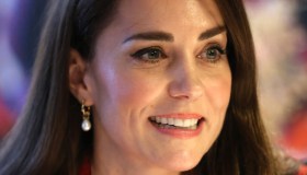 Kate Middleton conquista tutti con la giacca rossa da principessa ma low cost