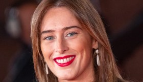 Boschi, look rosso come l’amore (per Berruti): è la regina di San Valentino