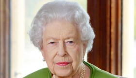 Ansia per la Regina, cancellata l’udienza virtuale: “Ha ancora sintomi”