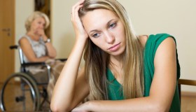 Sono rimasta sola a prendermi cura dei miei genitori