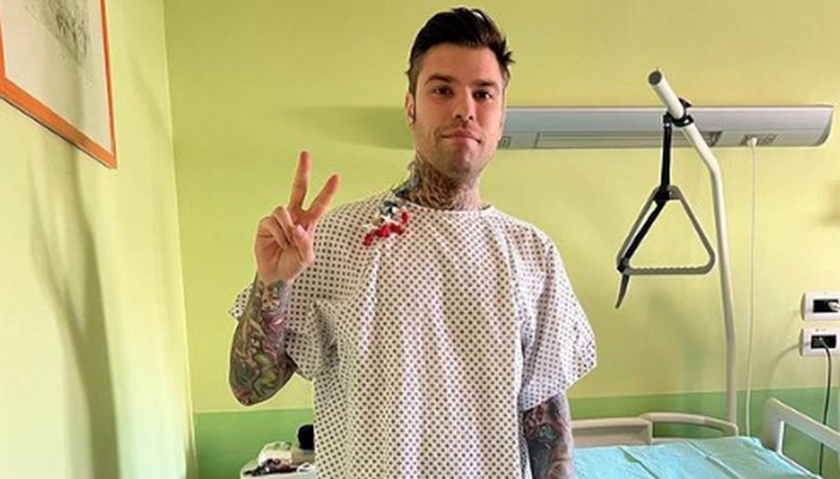 Fedez Operato Per Un Tumore Al Pancreas. Chiara Ferragni Al Suo Fianco