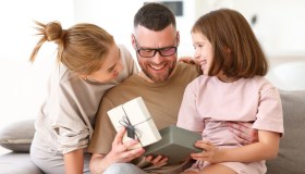 Regali festa del papà: idee beauty non banali per stupirlo