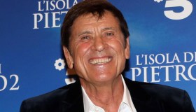 Gianni Morandi, ancora problemi alla mano: “Mi fermo, devo operarmi”