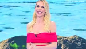 Isola dei Famosi 2022, i look di Ilary, tra trasparenze e dettagli nude