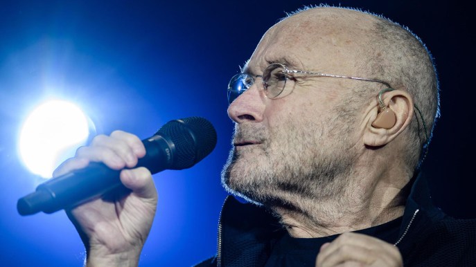 Phil Collins dice addio ai suoi fan: “La malattia non mi consente più di suonare la batteria”