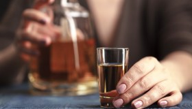 Binge Drinking, così il consumo di alcolici danneggia il fegato e non solo