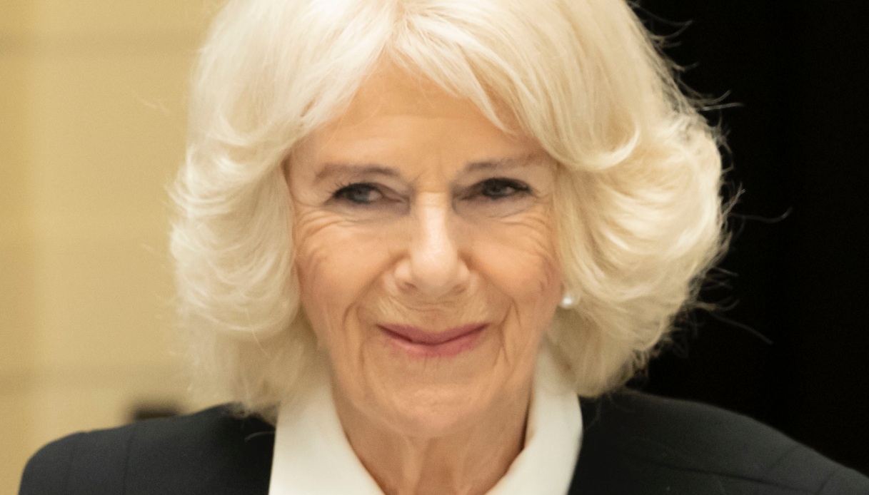 Camilla, ancora strascichi da Covid. E intanto fa le scarpe a Meghan Markle