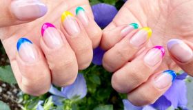 Il french multicolor di Belen è la tendenza della primavera: ecco come replicarlo