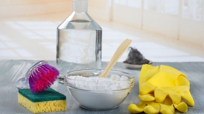 Come igienizzare il materasso: gli effetti magici del bicarbonato