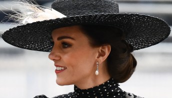 Kate Middleton magnetica con pois e spacco: Letizia di Spagna sparisce