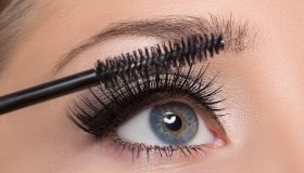 Ciglia lunghe e occhi da cerbiatta: i migliori mascara a meno di 15 euro