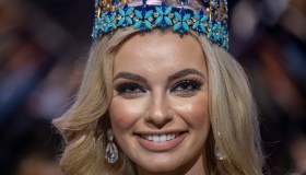 Bionda con gli occhi azzurri: Miss Mondo 2022 è polacca