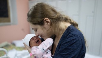 Ucraina, la vita non si ferma nei reparti maternità improvvisati