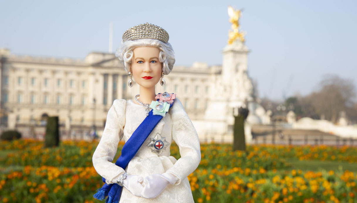 Barbie Queen Elizabeth II