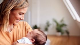 Cosa vuol dire (davvero) essere mamma oggi