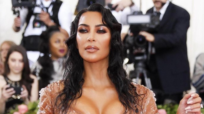 Abbiamo scoperto il segreto dei capelli effetto wet di Kim Kardashian. E costa pochissimo