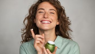 Olio glitter fai da te per pelle e capelli scintillanti