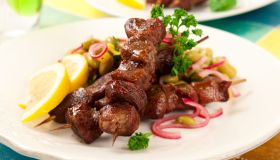 Come ridurre il consumo di carne per fare bene a sé e all’ambiente