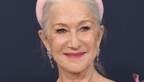 Helen Mirren, pelle perfetta a 76 anni: il suo segreto di bellezza costa meno di 6 euro