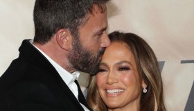 Jennifer Lopez e Ben Affleck si sposano: l’annuncio e l’anello di diamanti