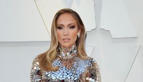 Jennifer Lopez senza trucco è radiosa: il segreto è una crema fermentata