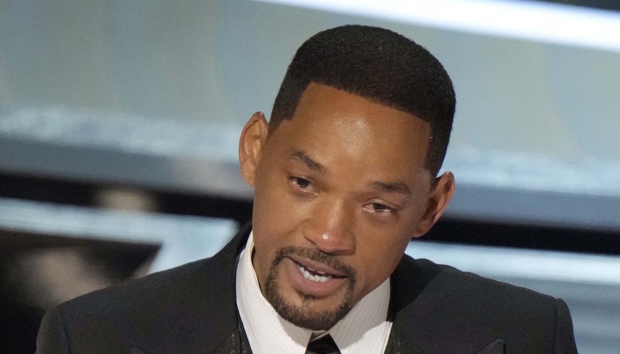 Will Smith lascia l’Academy Oscar dopo lo schiaffo a Chris Rock: “Accetterò ogni conseguenza”